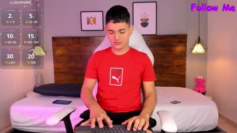 Snapshot of niall_falcon chatting on February 11, 1:20 pm Niall online show from February 11, 1:20 pm