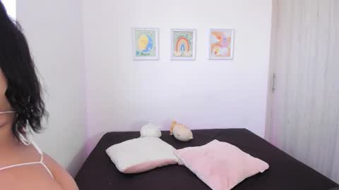 Snapshot of nianoretti chatting on January 17, 4:33 pm Nia online show from January 17, 4:33 pm