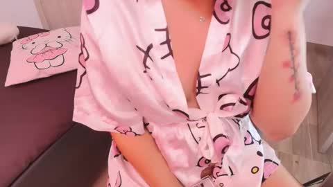 Snapshot of nianoretti chatting on February 6, 4:10 pm Nia online show from February 6, 4:10 pm