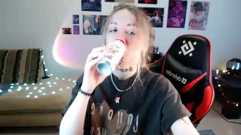 Snapshot of nica_kawaii chatting on June 18, 1:37 pm nica_kawaii online show from June 18, 1:37 pm