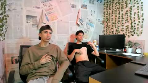 Snapshot of nice_boys11 chatting on July 6, 1:30 pm nice_boys11 online show from July 6, 1:30 pm