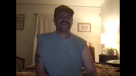 Snapshot of nicebuttniceguy chatting on February 3, 4:43 am NiceButtNiceGuy online show from February 3, 4:43 am