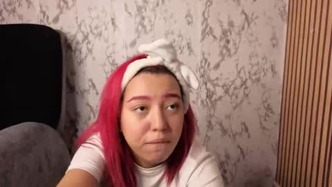 Snapshot of nicecherry_ chatting on November 30, 4:49 am Michell online show from November 30, 4:49 am