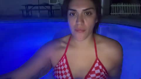 Snapshot of nicegirly15 chatting on August 2, 3:38 am Tall Girl Short King online show from August 2, 3:38 am