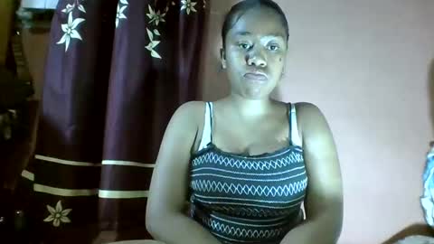 Snapshot of nicelly01 chatting on April 11, 6:01 pm nicelly01 online show from April 11, 6:01 pm