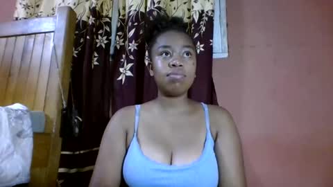 Snapshot of nicelly01 chatting on May 2, 10:31 am nicelly01 online show from May 2, 10:31 am