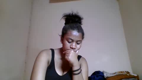 Snapshot of nicelly01 chatting on May 15, 1:18 pm nicelly01 online show from May 15, 1:18 pm