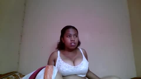 Snapshot of nicelly01 chatting on May 20, 6:52 am nicelly01 online show from May 20, 6:52 am