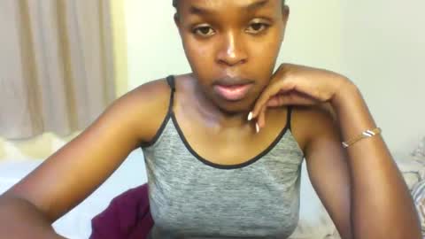 Snapshot of nicemillow chatting on December 6, 11:47 pm nicemillow online show from December 6, 11:47 pm