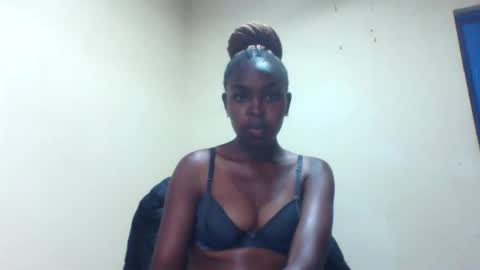 Snapshot of nicemillow chatting on October 25, 12:13 pm nicemillow online show from October 25, 12:13 pm