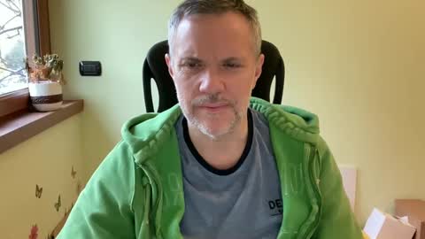 Snapshot of niceshy_71 chatting on December 19, 7:29 am Andrew online show from December 19, 7:29 am