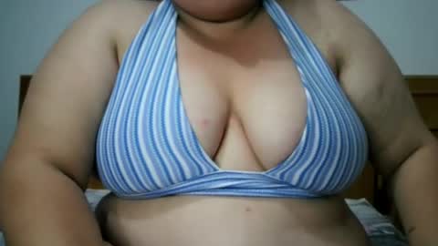 Snapshot of nicholle chatting on June 17, 10:43 pm Nicholle online show from June 17, 10:43 pm