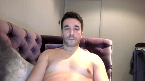 Snapshot of niciboi chatting on December 6, 11:57 pm James online show from December 6, 11:57 pm