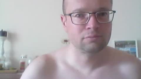 nick1990b online show from April 15, 1:18 pm