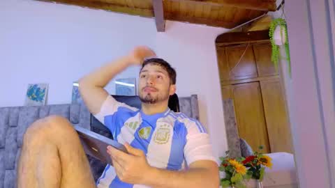 nick_moss_ online show from February 10, 11:03 am