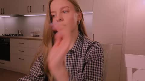 Snapshot of nickacherie chatting on February 25, 5:22 pm Nicka Cherie online show from February 25, 5:22 pm