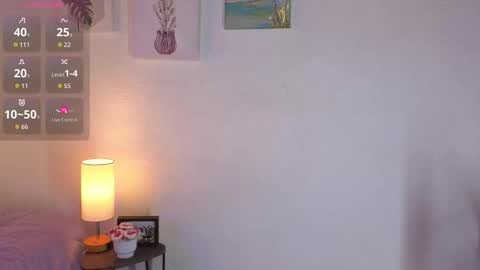 Snapshot of nickeymoon chatting on March 4, 11:27 am Nicole Silvermoon online show from March 4, 11:27 am