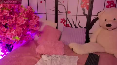 Snapshot of nickie_reed_ chatting on July 6, 10:23 pm nickie_reed_ online show from July 6, 10:23 pm