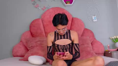 NICKI FOX  online show from September 10, 2:55 am