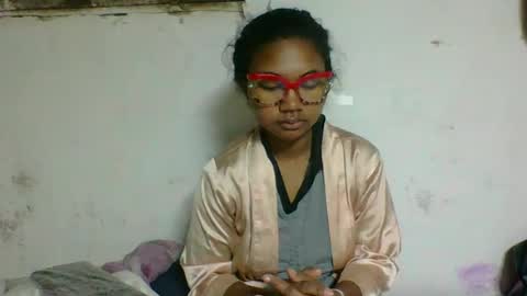 nickiqqyuu online show from July 16, 12:27 am