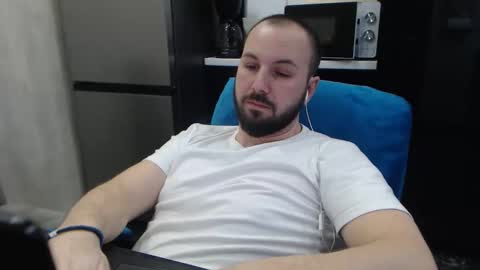 Julian online show from February 3, 10:59 pm