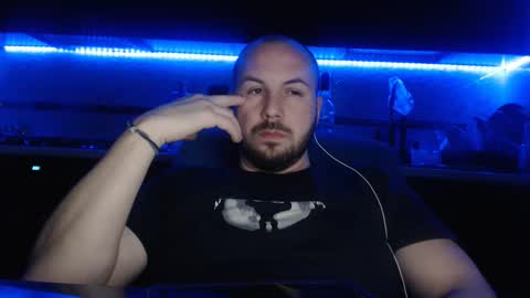 Julian online show from April 3, 11:03 pm