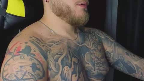 Snapshot of nicktattoomaster chatting on December 17, 7:09 pm nicktattoomaster online show from December 17, 7:09 pm