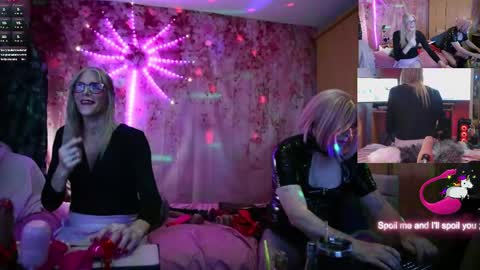 Snapshot of nicktu52 chatting on May 15, 11:45 pm nicktuuk online show from May 15, 11:45 pm
