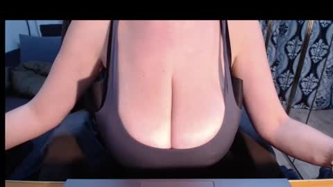 Snapshot of nicky_38hhugetits chatting on February 7, 7:45 am Nicky online show from February 7, 7:45 am