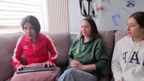 nicky_as online show from December 4, 1:53 pm