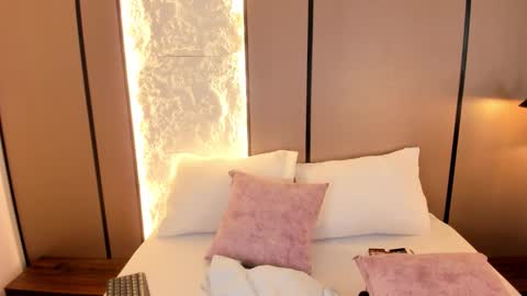 Snapshot of nicky_peyton chatting on November 20, 3:28 am Nicky online show from November 20, 3:28 am