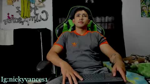 nicky online show from December 5, 9:00 pm