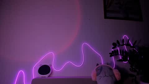 Nicky Weekends online show from December 5, 4:20 am