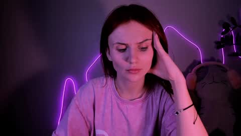 Nicky Weekends online show from December 7, 2:42 am