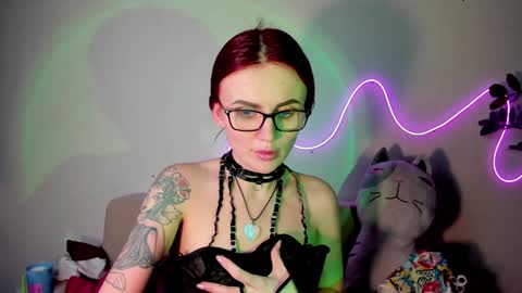 Nicky Weekends online show from December 10, 3:20 am