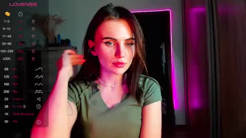 Nicky Weekends online show from February 25, 11:00 pm