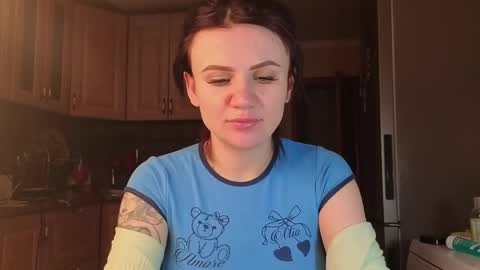 Snapshot of nicky_weekends chatting on May 1, 2:27 am Nicky Weekends online show from May 1, 2:27 am