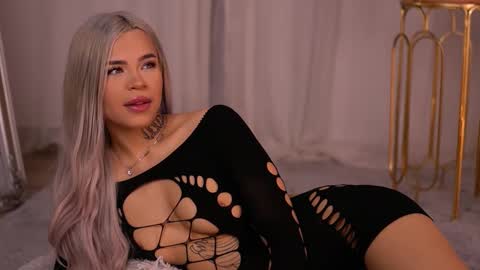 Nicky online show from October 27, 7:40 pm