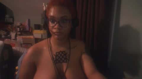 nickythehawtie online show from March 31, 12:01 am