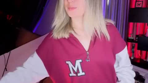 Snapshot of nickywindsor chatting on June 24, 9:25 pm Nicky online show from June 24, 9:25 pm