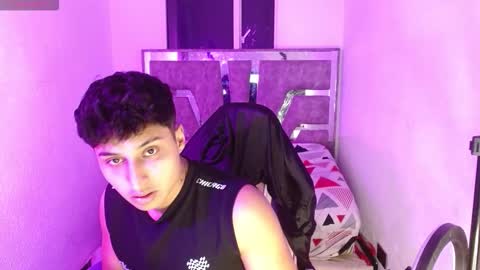 Snapshot of nickyyhot chatting on November 30, 3:21 am NICOLAS online show from November 30, 3:21 am