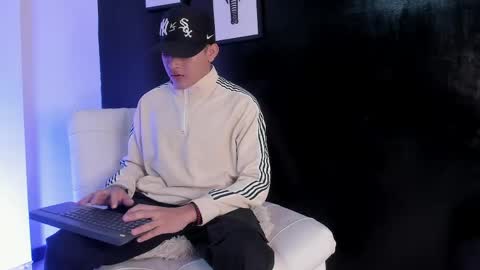 nico_saint_ online show from June 3, 11:13 am
