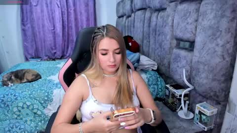YuliEM online show from April 21, 7:28 pm