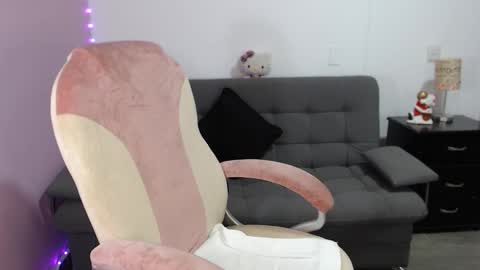 nicole Storm online show from December 4, 10:51 pm