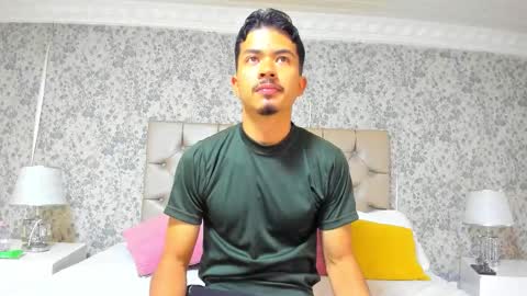 Snapshot of nicolaikarav chatting on November 26, 10:05 am Nicolai online show from November 26, 10:05 am