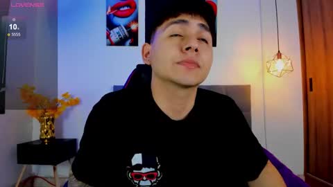 Snapshot of nicolas_james_sc chatting on October 27, 1:48 pm nicolas_james_sc online show from October 27, 1:48 pm