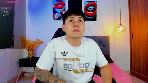 Snapshot of nicolas_james_sc chatting on December 2, 1:50 pm nicolas_james_sc online show from December 2, 1:50 pm