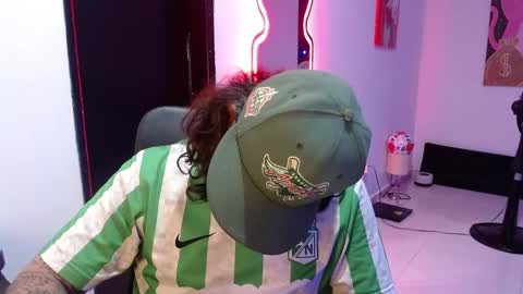 nicolas online show from December 22, 5:12 am