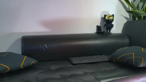 Snapshot of nicolas_veiny chatting on November 18, 10:03 pm Nicolas online show from November 18, 10:03 pm