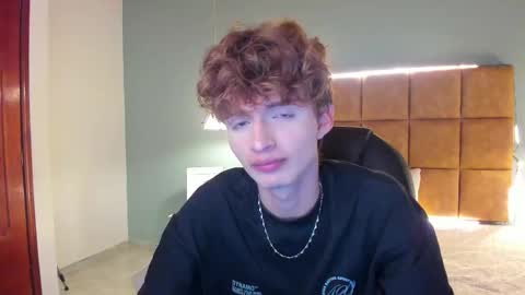 nicolasferrer18 online show from November 7, 7:36 pm